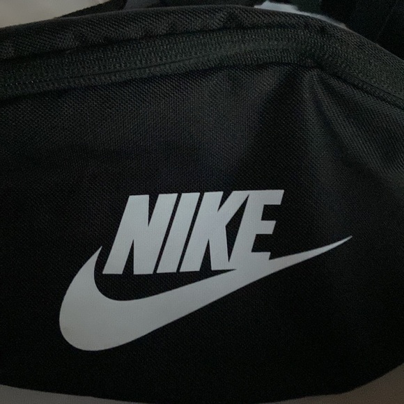 Nike Black Fanny Pack - Picture 4 of 9
